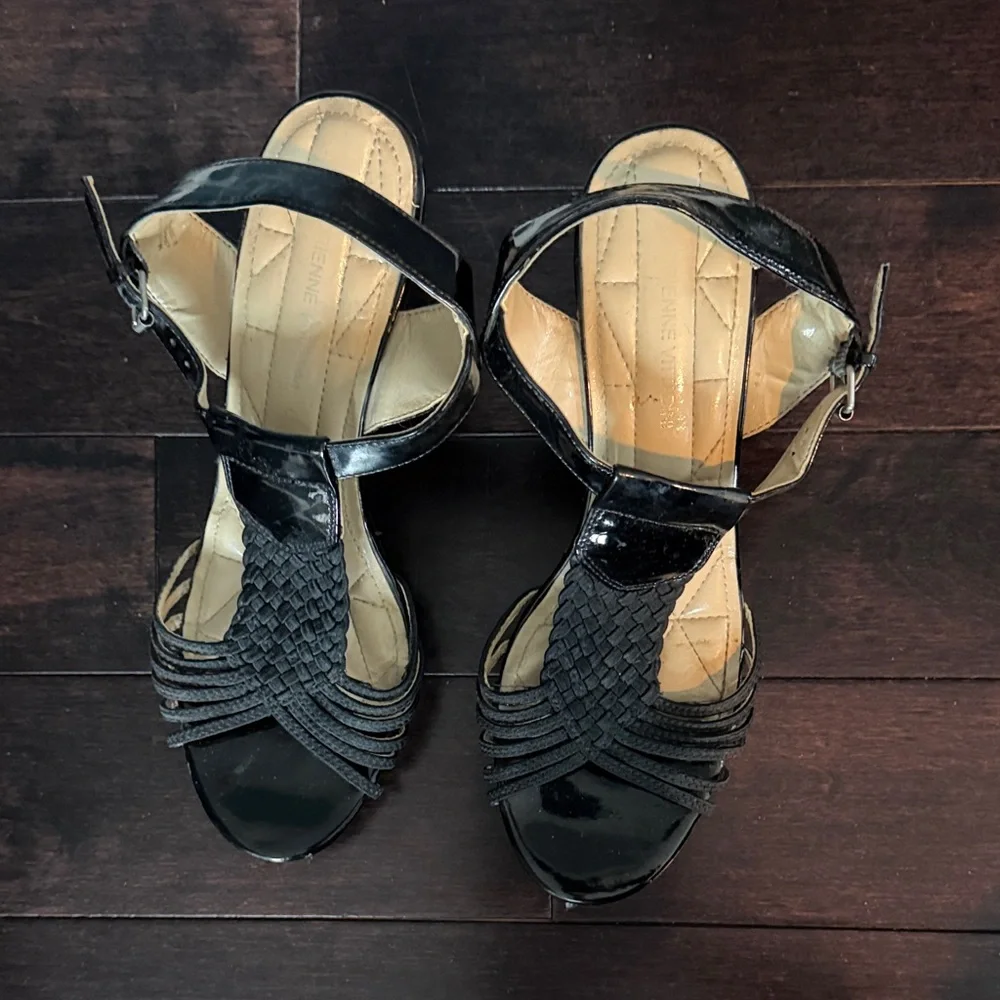 Adrienne Vittadini Cassia Black Patent Wedge Sandals Size 9